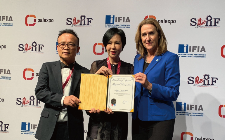 獲得大會首獎與市長(Mayor Lisa M. Gillmor of City of Santa Clara)合照