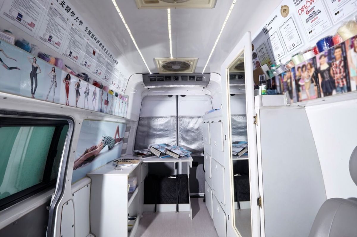 蘿琳亞行動工作車尾圖 (1)