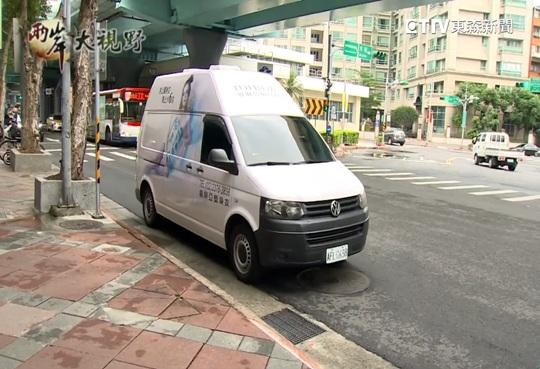 東森亞洲新聞-兩岸大視野 蘿琳亞化被動為主動 巡迴美體車到府服務